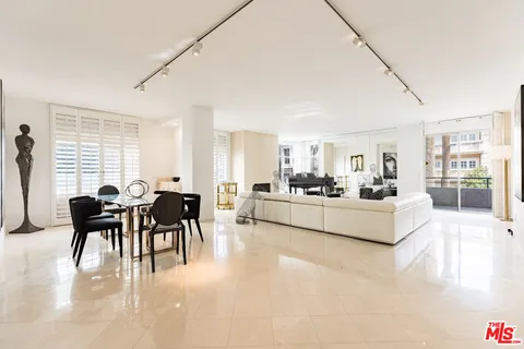 $1,495,000 | 121 South Palm Drive, Unit 401, Beverly Hills, CA 90212