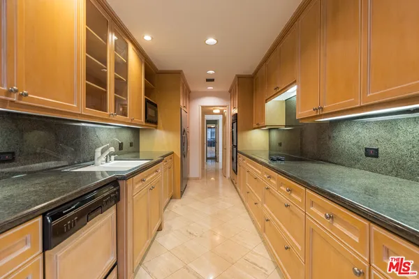 $1,495,000 | 121 South Palm Drive, Unit 401, Beverly Hills, CA 90212