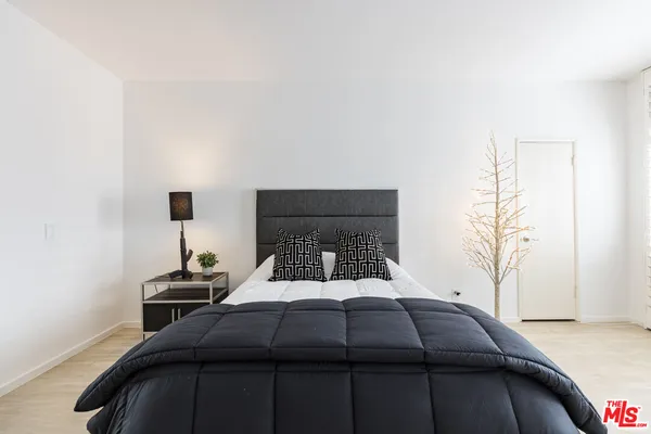 $1,495,000 | 121 South Palm Drive, Unit 401, Beverly Hills, CA 90212