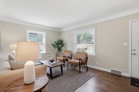 $325,000 | 1108 Oakdale Avenue, West St. Paul, MN 55118