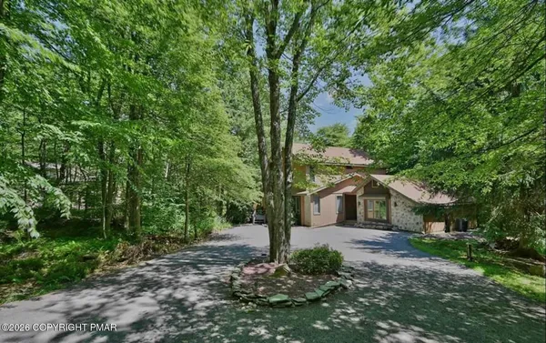 $685,000 | 143 Moseywood Road, Lake Harmony, PA 18624
