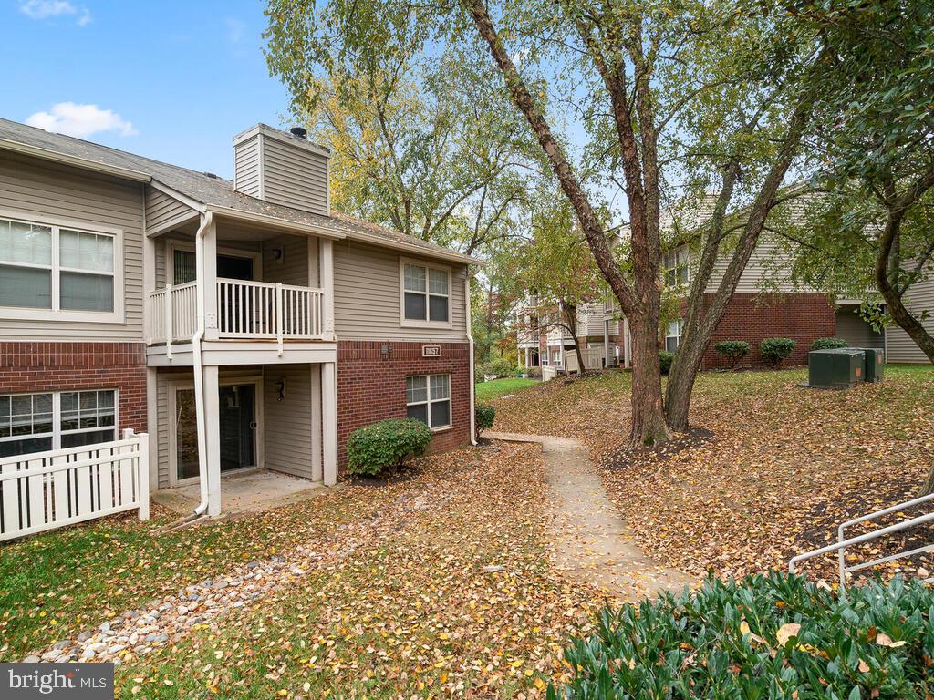 11657 Chesterfield Court Reston, VA 20190 - Photo 2 of 30 Gallery Image 2