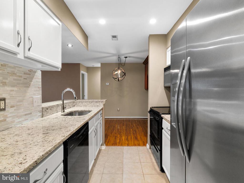11657 Chesterfield Court Reston, VA 20190 - Photo 16 of 30 Gallery Image 16