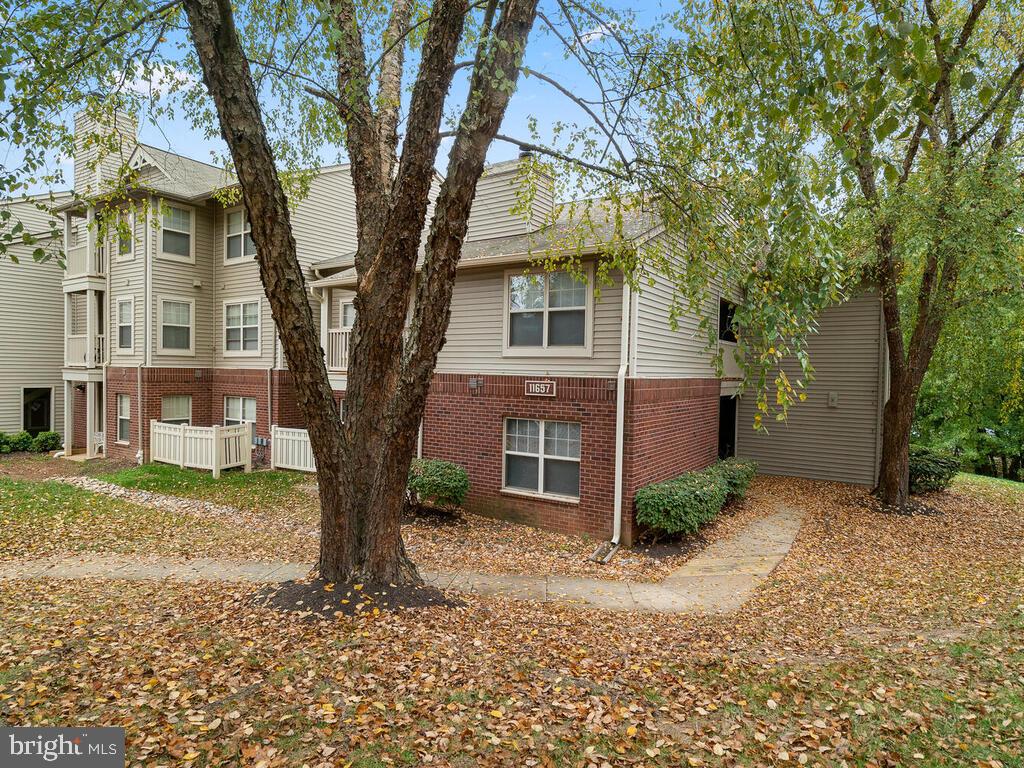 11657 Chesterfield Court Reston, VA 20190 - Photo 3 of 30 Gallery Image 3
