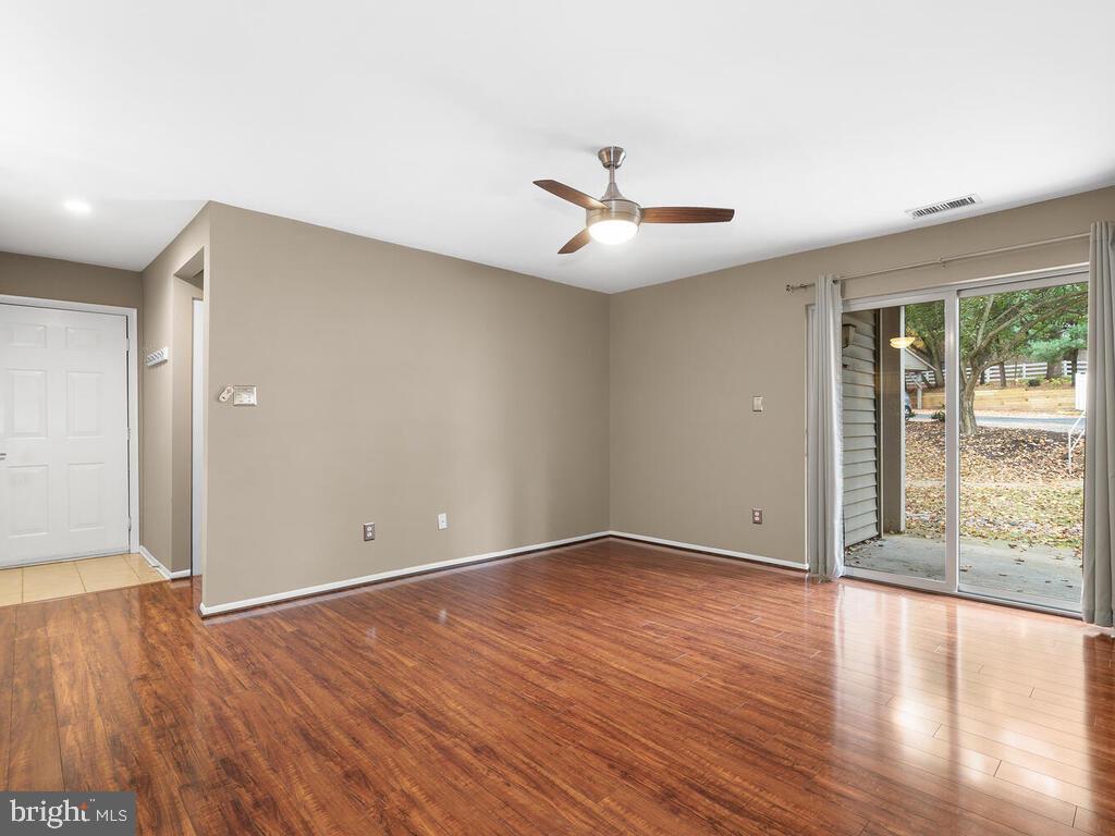 11657 Chesterfield Court Reston, VA 20190 - Photo 4 of 30 Gallery Image 4