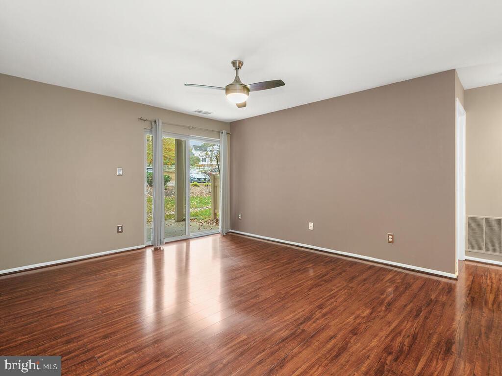 11657 Chesterfield Court Reston, VA 20190 - Photo 5 of 30 Gallery Image 5