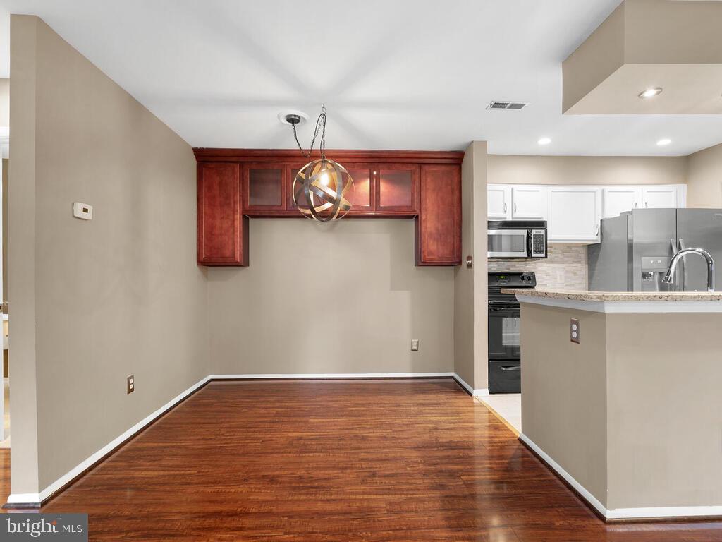 11657 Chesterfield Court Reston, VA 20190 - Photo 8 of 30 Gallery Image 8
