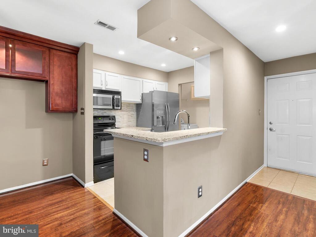 11657 Chesterfield Court Reston, VA 20190 - Photo 10 of 30 Gallery Image 10