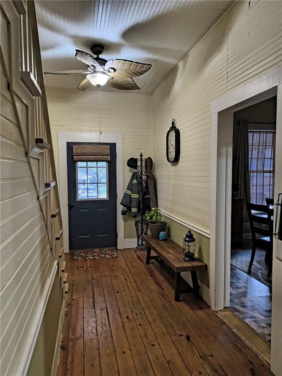 209 Gordon Avenue Calhoun, GA 30701 - Photo 6 of 30 a view of a livingroom with furniture and wooden floor