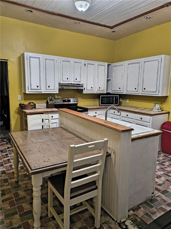 209 Gordon Avenue Calhoun, GA 30701 - Photo 8 of 30 a kitchen with a sink a stove and cabinets