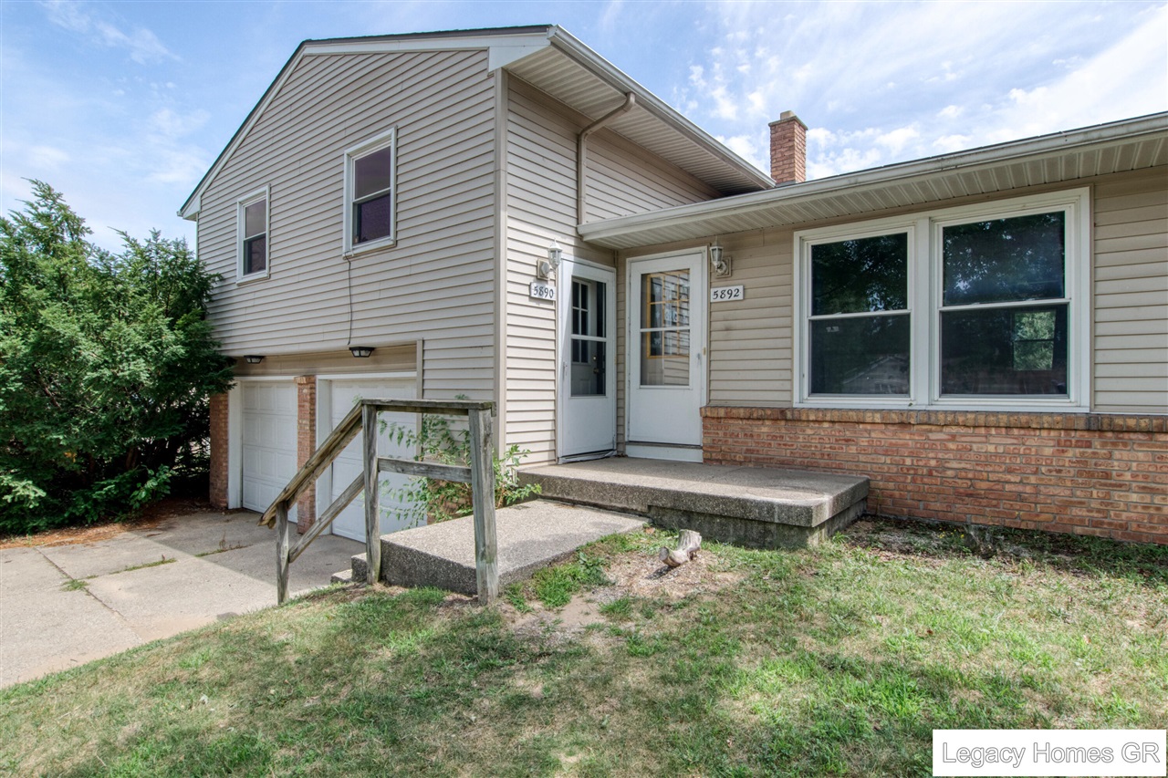 5890 Ridgebrook Drive, Unit 5892 Grand Rapids, MI 49508 - Photo 3 of 38