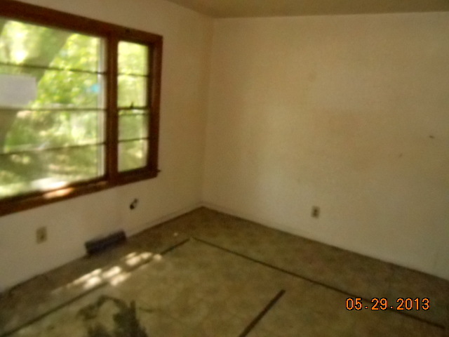 1208 South Street Spring Grove, IL 60081 - Photo 4 of 8 a view of a room