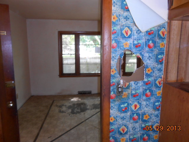 1208 South Street Spring Grove, IL 60081 - Photo 7 of 8 a room with furniture and a window