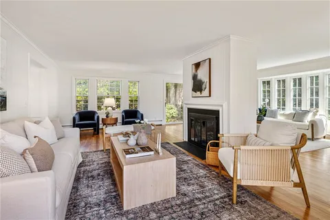 $1,845,000 | 8 Harbour Road, Barrington, RI 02806