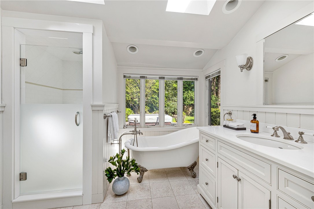 8 Harbour Road Barrington, RI 02806 - Photo 26 of 42 First floor bath