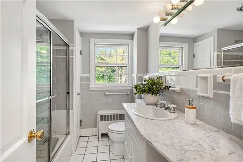 $1,845,000 | 8 Harbour Road, Barrington, RI 02806