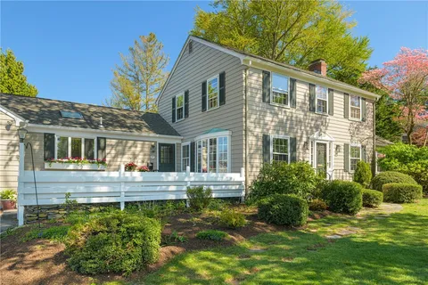 $1,845,000 | 8 Harbour Road, Barrington, RI 02806
