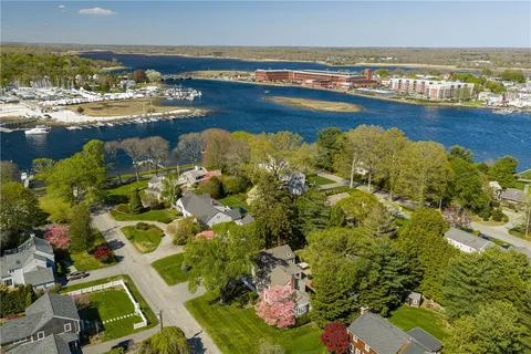 $1,845,000 | 8 Harbour Road, Barrington, RI 02806