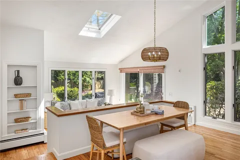$1,845,000 | 8 Harbour Road, Barrington, RI 02806