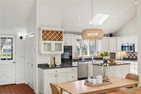 $1,845,000 | 8 Harbour Road, Barrington, RI 02806