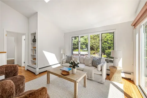 $1,845,000 | 8 Harbour Road, Barrington, RI 02806