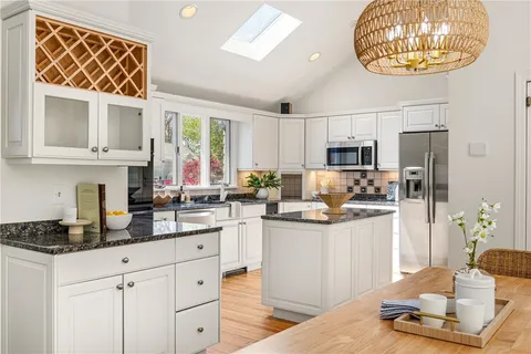 $1,845,000 | 8 Harbour Road, Barrington, RI 02806