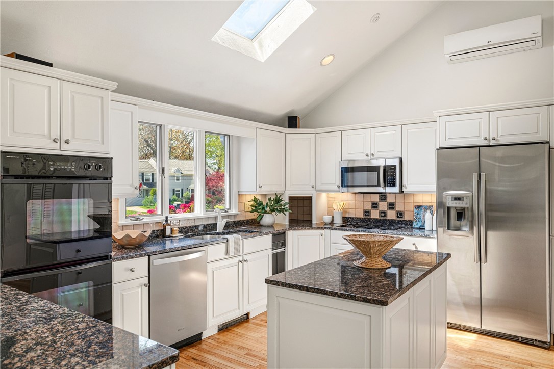 8 Harbour Road Barrington, RI 02806 - Photo 10 of 42