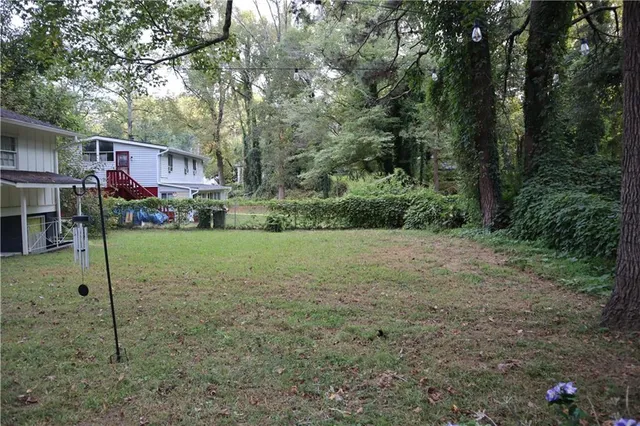 a view of a yard with a tree