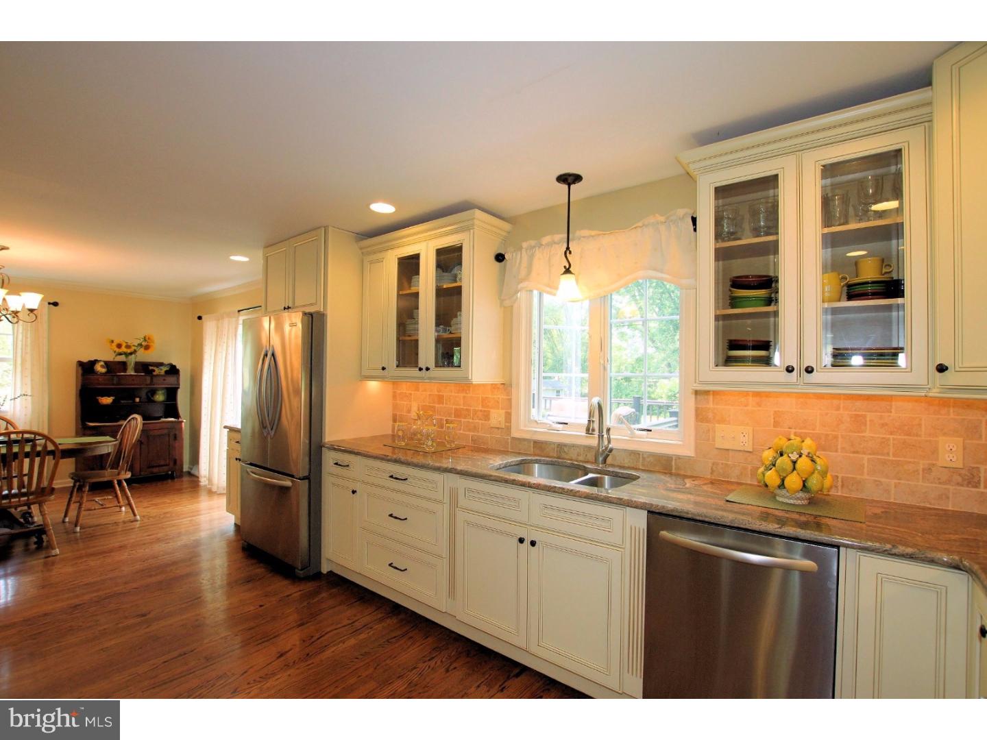 902 Gilman Road Horsham, PA 19044 - Photo 3 of 22 Granite counter tops