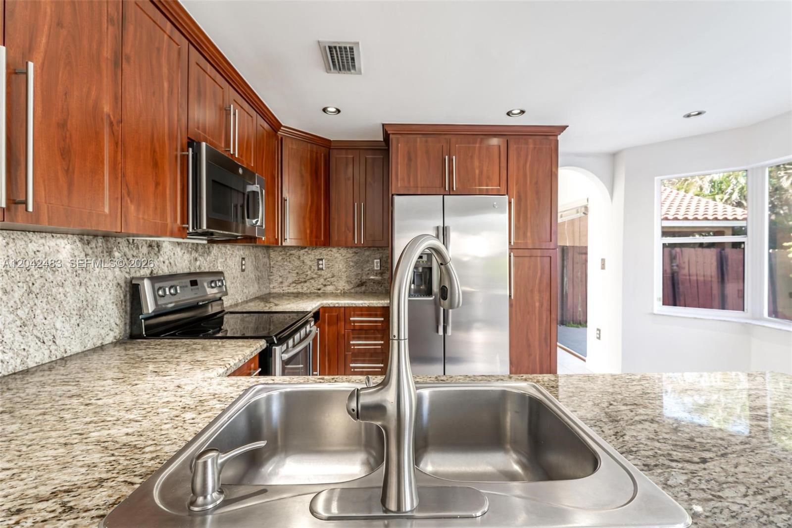 4671 Southwest 154th Place Miami, FL 33185 - Photo 13 of 31