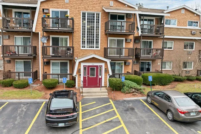 $299,000 | 210 Brook Village Road, Unit 43, Nashua, NH 03062