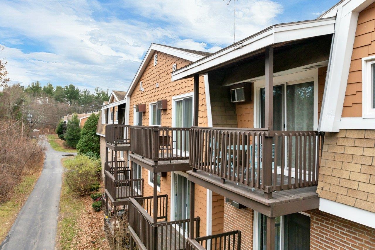 210 Brook Village Road, Unit 43 Nashua, NH 03062 - Photo 5 of 19