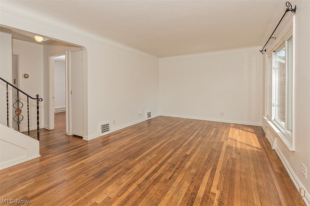 1458 Sunset Road Cleveland, OH 44124 - Photo 5 of 33