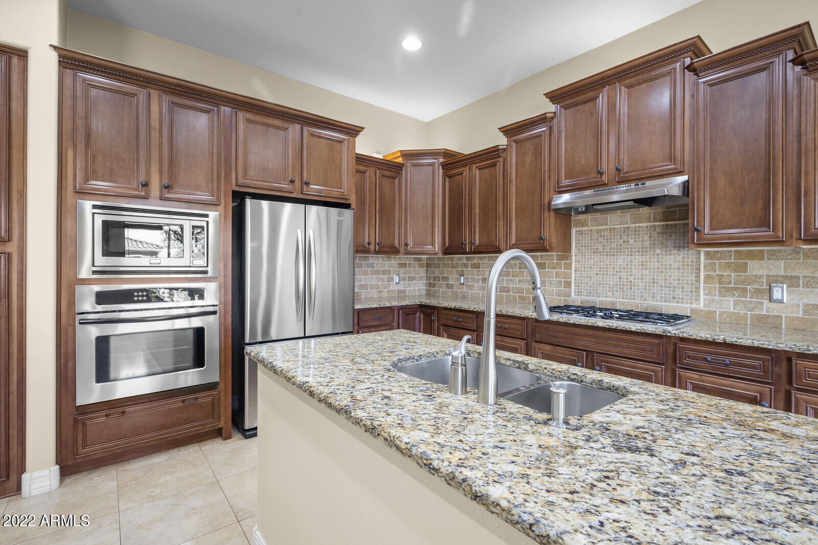 2810 East Blue Sage Road Gilbert, AZ 85297 - Photo 13 of 93 Well-appointed kitchen with island