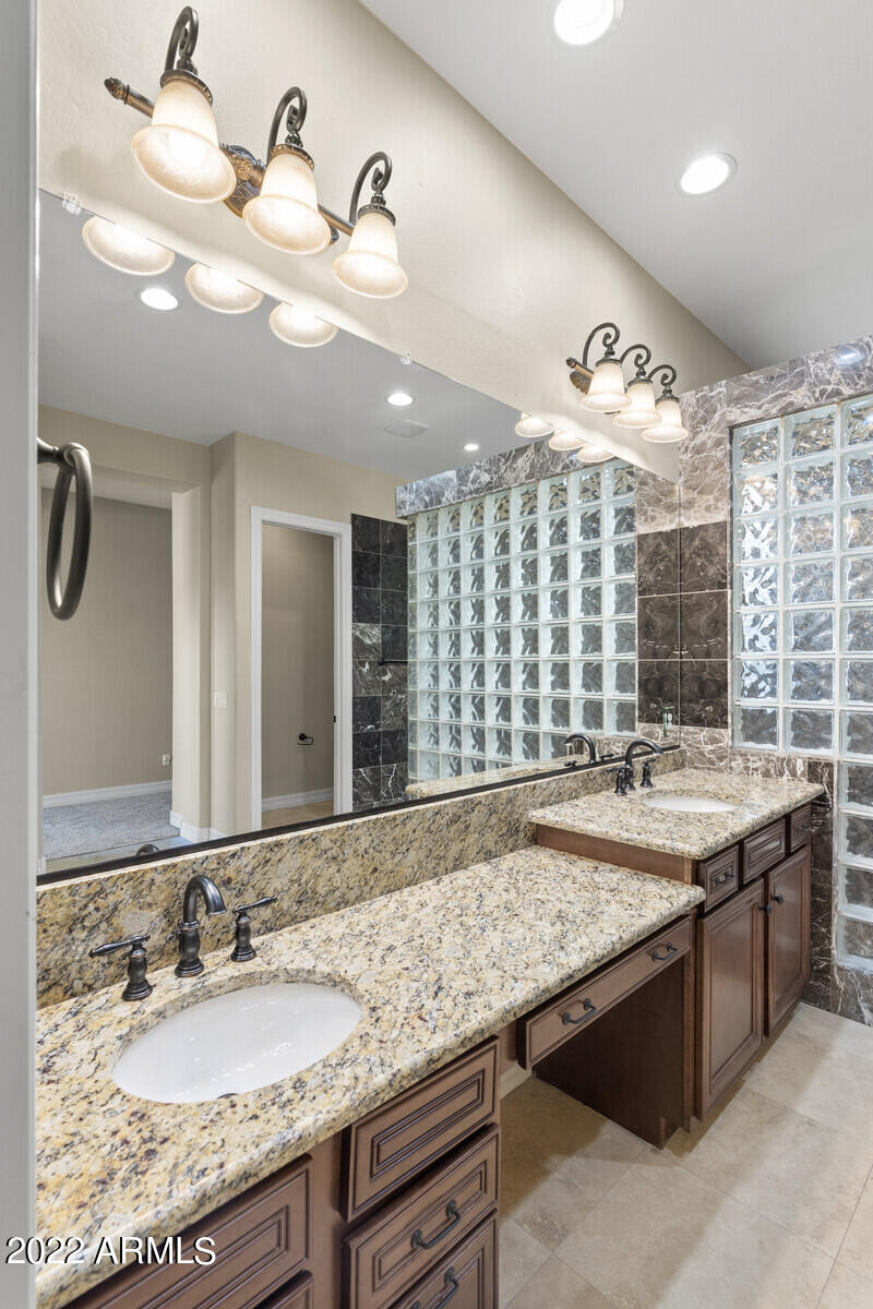 2810 East Blue Sage Road Gilbert, AZ 85297 - Photo 31 of 93 Primary suite bath view