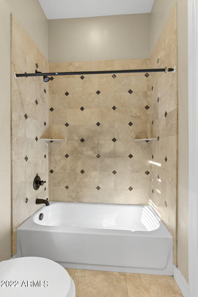 2810 East Blue Sage Road Gilbert, AZ 85297 - Photo 45 of 93 Jack n jill tub/shower area