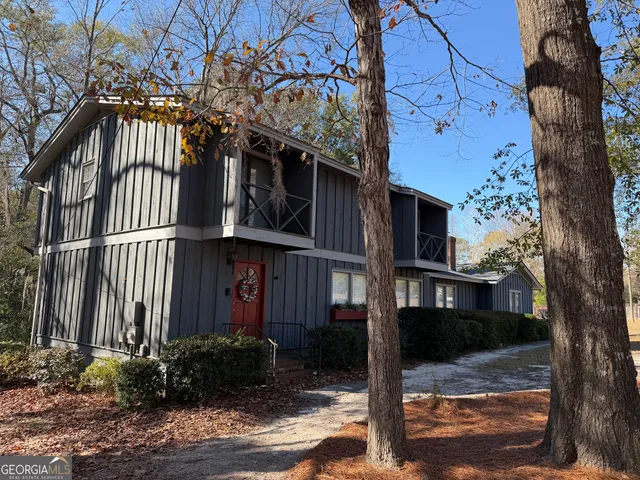 a street sign on the side of a road