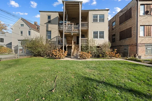 a view of a back yard of the house