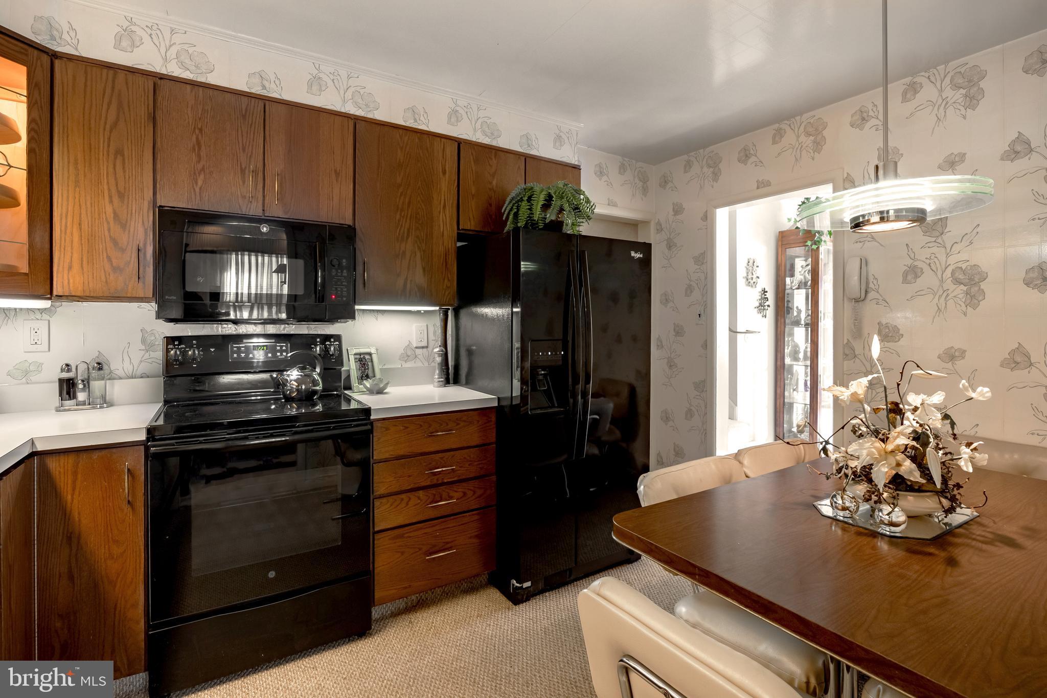 425 Rittenhouse Circle Havertown, PA 19083 - Photo 8 of 32 Gallery Image 8