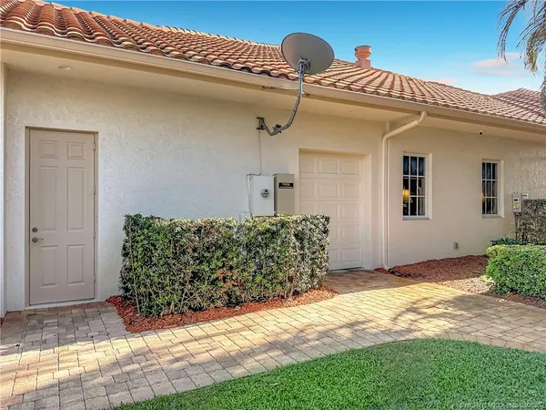 $2,300,000 | 11550 Southeast Plandome Drive, Hobe Sound, FL 33455