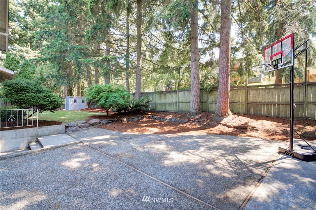21930 3rd Place West Bothell, WA 98021 - Photo 28 of 34 a backyard of a house with lots of green space