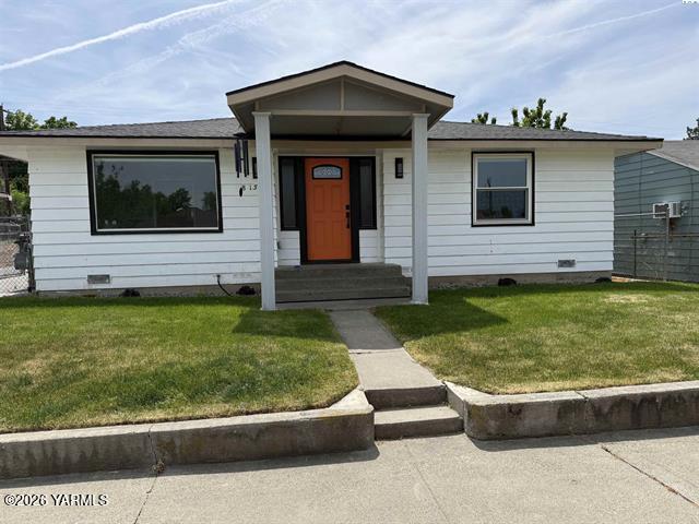 815 Ellen Avenue Prosser, WA 99350 - Photo 2 of 16 a front view of house with yard