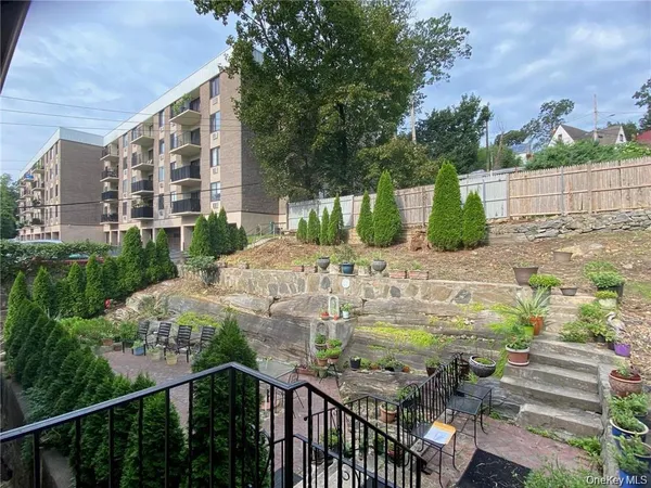 $2,200 | 176 Colonial Parkway, Unit 2N, Yonkers, NY 10710