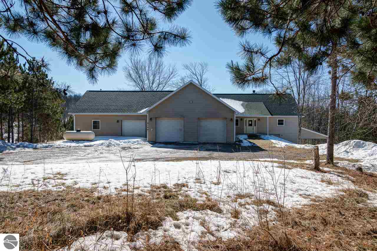 8104 Bennett Road Williamsburg, MI 49690 - Photo 50 of 70 1795315-49.JPG