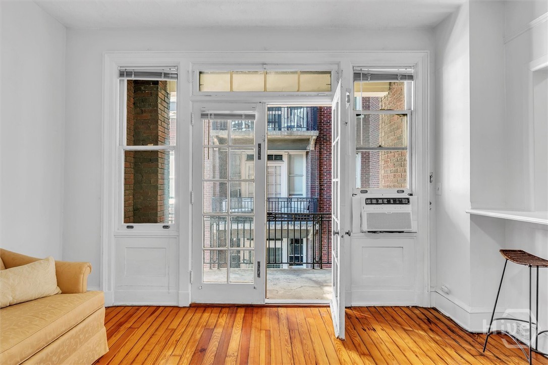 24 East Liberty, Unit 42 Savannah, GA 31401 - Photo 11 of 44 Living room