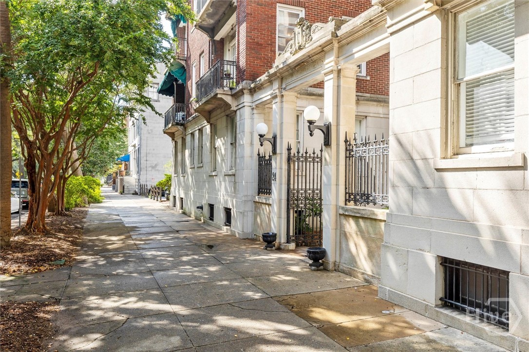 24 East Liberty, Unit 42 Savannah, GA 31401 - Photo 43 of 44 Sidewalk view