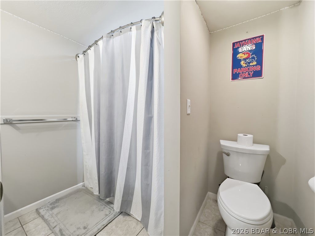 1589 Ridgeview Terrace Osage Beach, MO 65065 - Photo 26 of 60 Bathroom