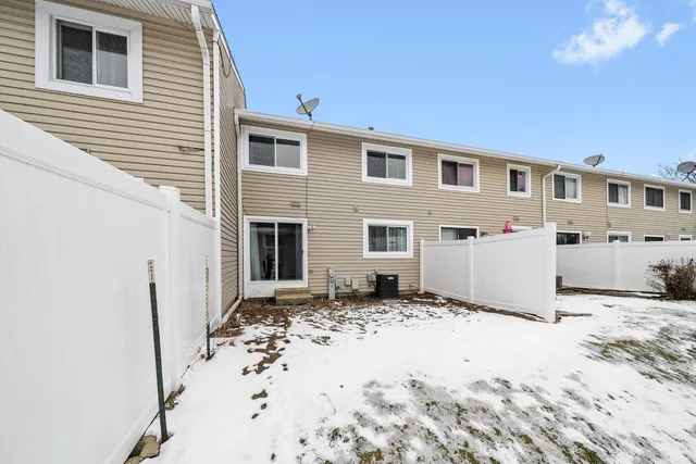 $275,000 | 1011 Sandpiper Court, Bartlett, IL 60103