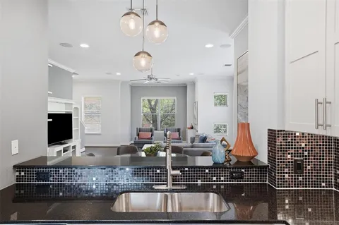 $599,000 | 644 East Bluff Street, Fort Worth, TX 76102