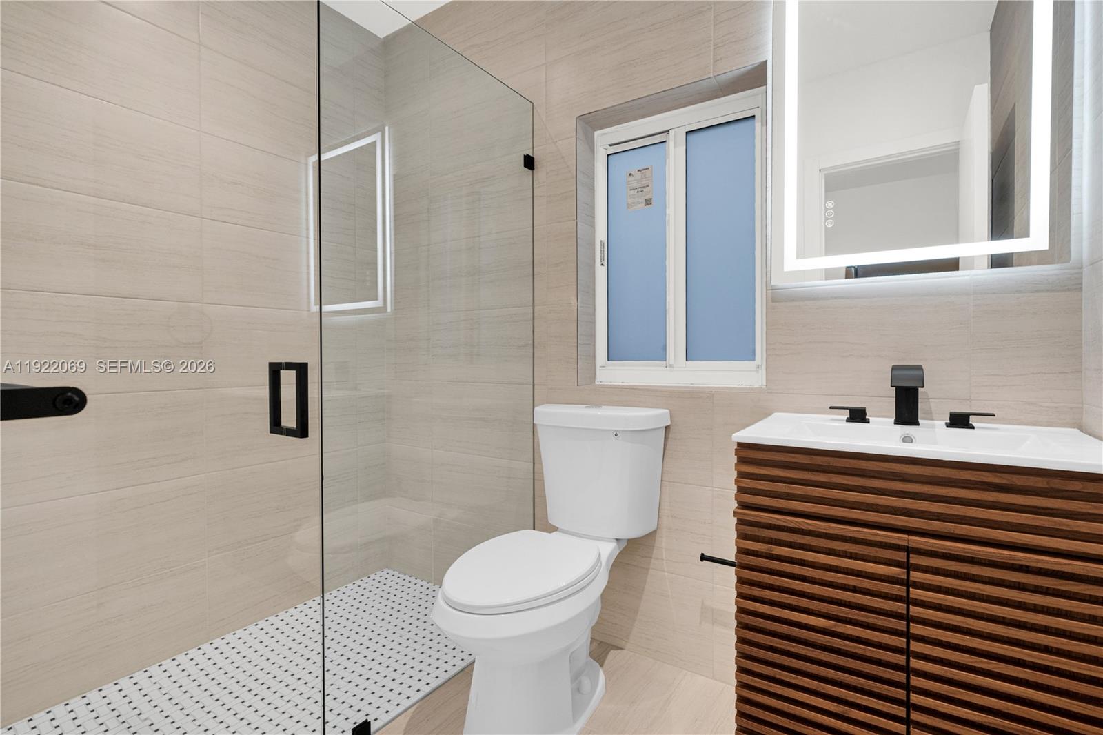 4701 Southwest 104th Court, Unit 2 Miami, FL 33165 - Photo 4 of 8 Modern Bathroom